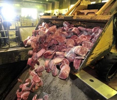 云南查處食品黑窩點，12噸“三無”肉制品被銷毀，兩人被拘留